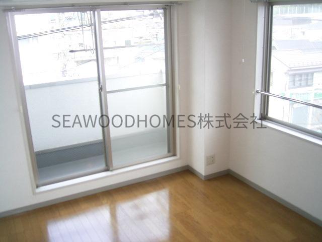 居室・リビング　２面採光で明るいリビングです♪