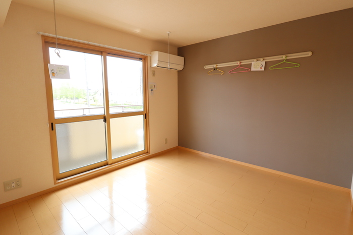 居室・リビング　洋室1（デザインクロス仕様）