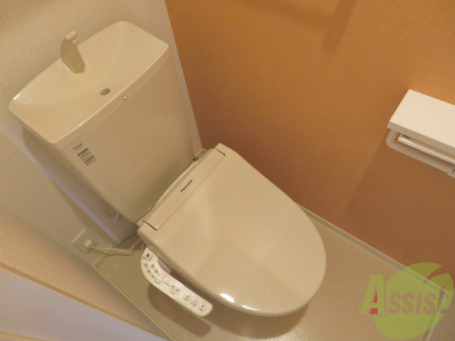 トイレ　トイレには、ウォシュレットが設置されているので安心ですね。