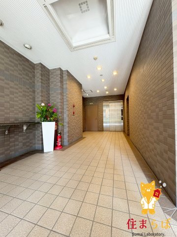 ロビー　「研究員の眼差しで見つけた“しっくりくる一室”があります。」