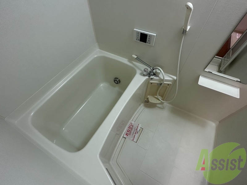 バス・シャワールーム　追い焚き機能が付いているのでいつでも温かいお風呂に入れますよ