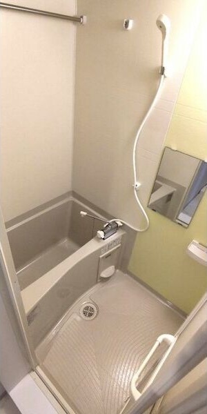 バス・シャワールーム　内装は別部屋の参考写真です。