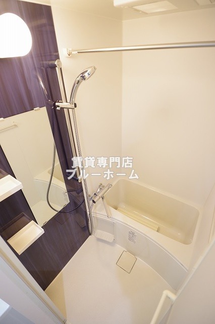 バス・シャワールーム　浴室乾燥機付きで雨の日の洗濯に困らない！