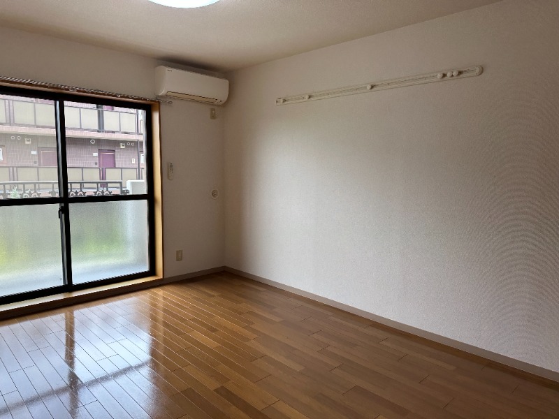 居室・リビング　南東向きで明るいお部屋