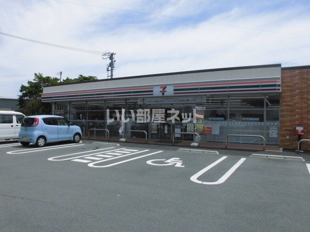 コンビニ　セブンイレブン津市藤方店（コンビニ）まで335m