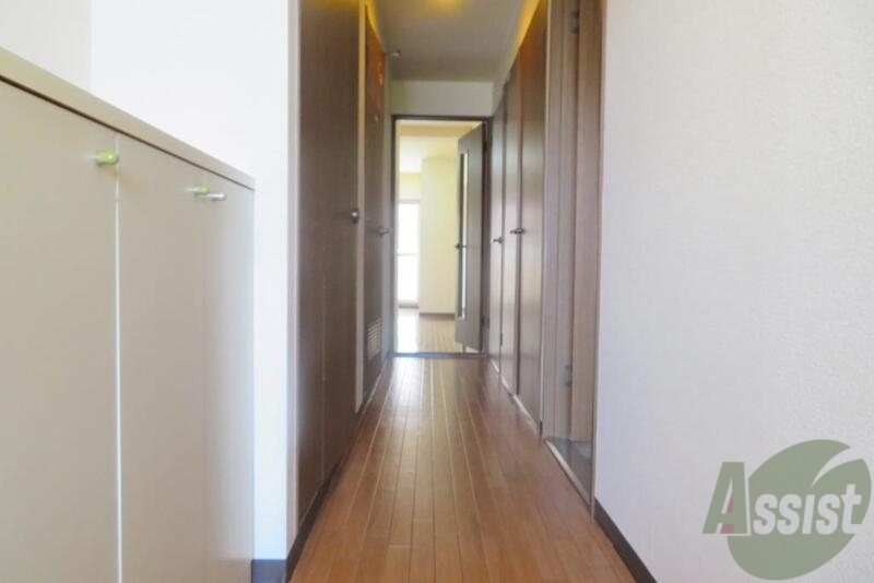 玄関　玄関からお部屋を見るとこんな感じです～。下足入れもありますよ