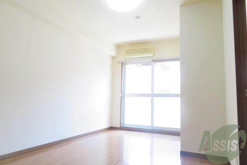 居室・リビング　お部屋の中はこんな感じです。明るくていいですね～。