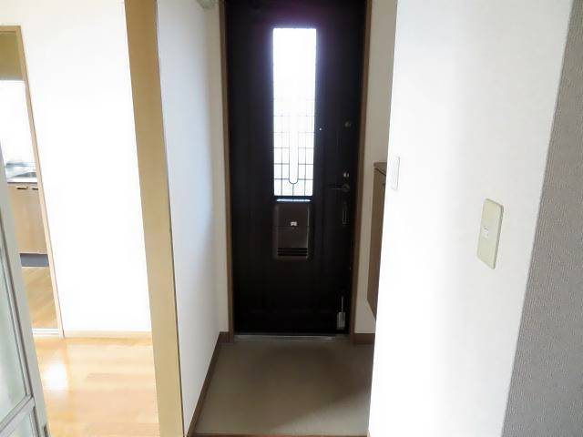玄関　下駄箱付き