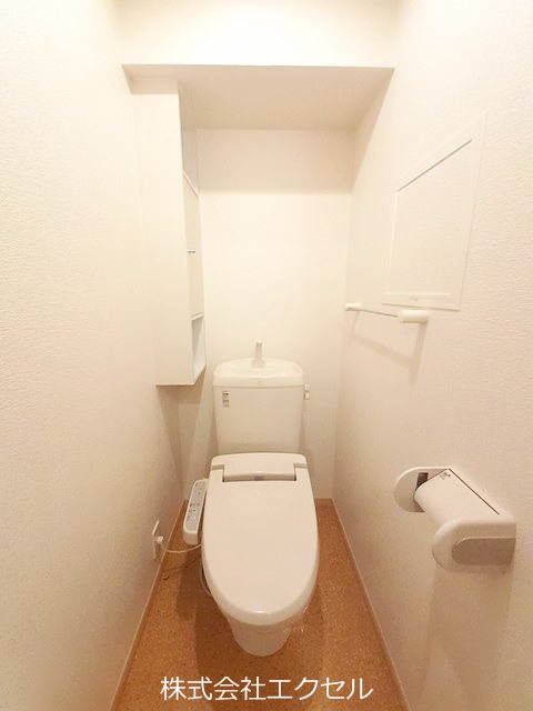 トイレ　温水洗浄便座です。