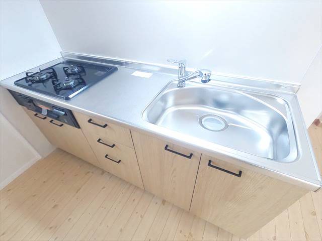 キッチン　2口ガスコンロ付き、お料理のしやすい広いキッチン