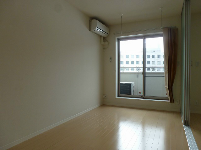 居室・リビング　写真は205号室です。