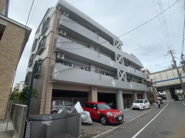 建物外観　居住者専用ゴミ置き場あります♪