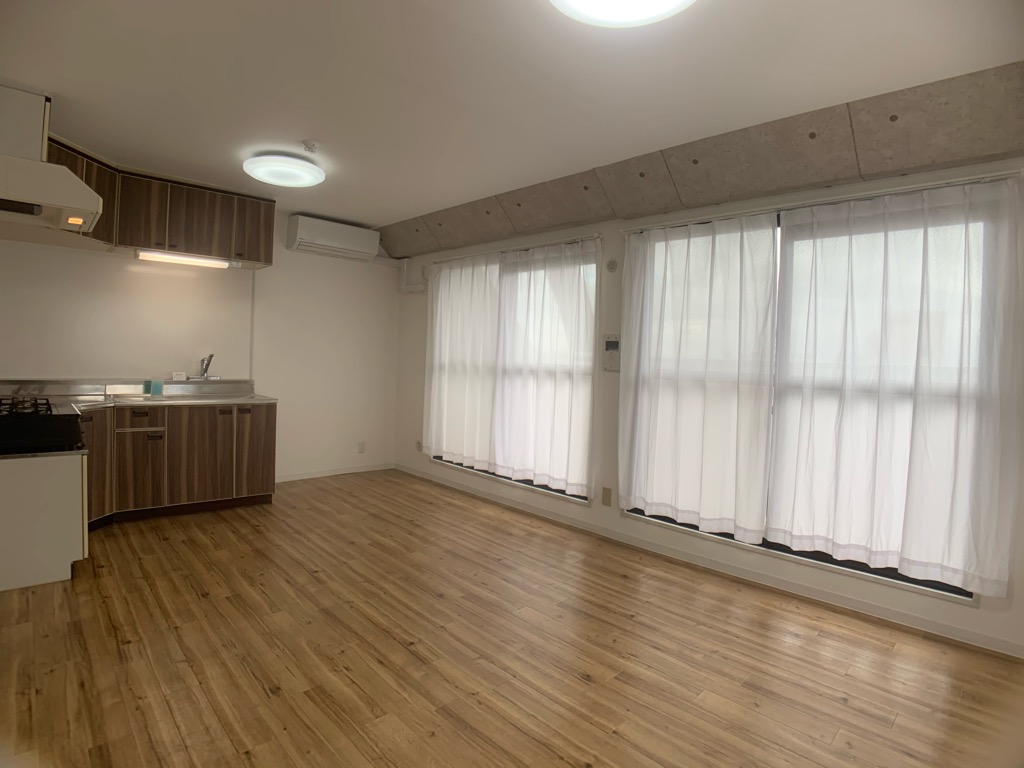 居室・リビング　床色が明るくて綺麗です♪