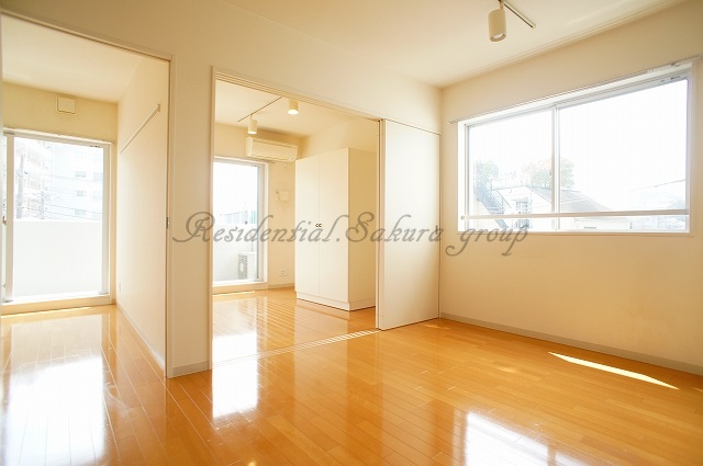 居室・リビング　使いやすい形の為、レイアウトを楽しめます♪