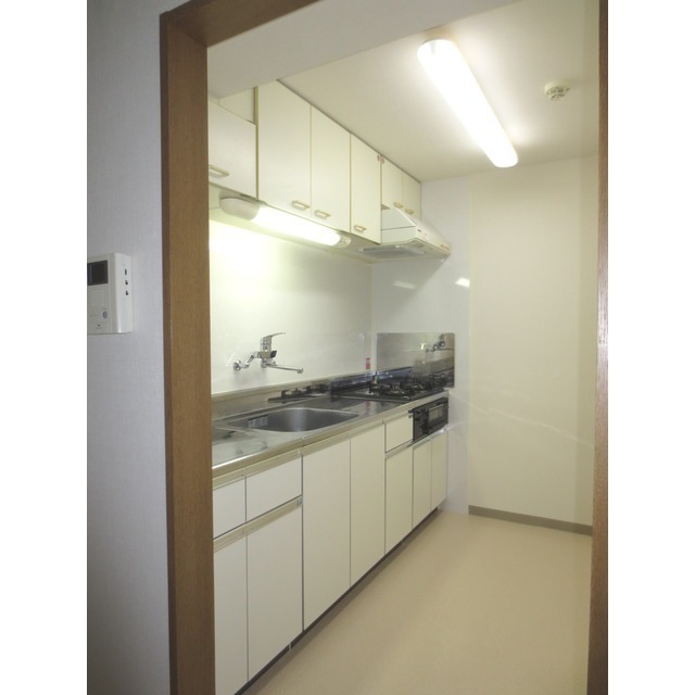 キッチン　ガスコンロ設置有りとなります。