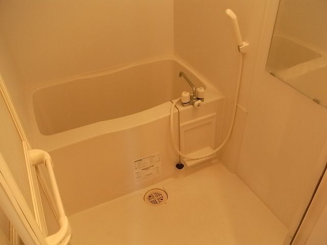 バス・シャワールーム　浴室乾燥機付きバスルーム