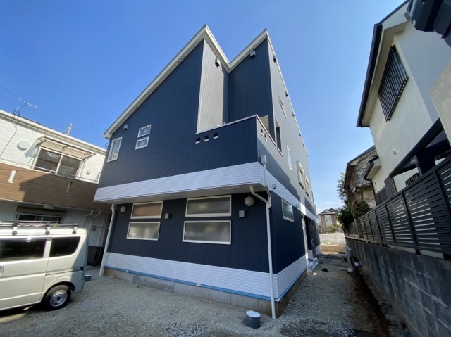 建物外観　２０２３年新築