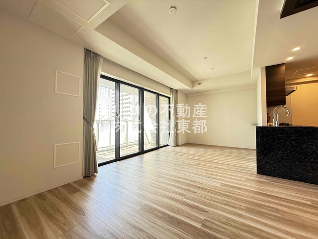 居室・リビング　広いリビングでゆったりくつろげる憩いの空間♪