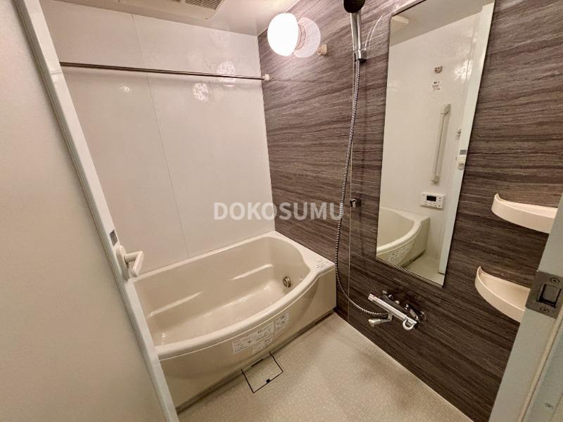 バス・シャワールーム　一日の疲れをやさしく癒やす、清潔感あふれるリラックスバス。