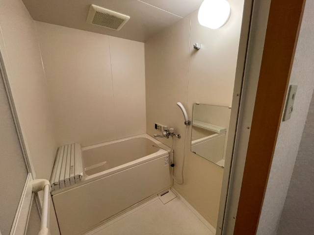 バス・シャワールーム　ゆったりとしたバスルームです