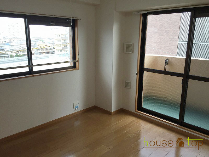 居室・リビング　日当たりの良い寝室ですね♪