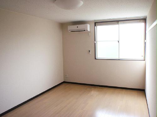 居室・リビング　室内の様子。エアコンは設置しております。