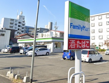 コンビニ　ファミリーマート四日市堀木一丁目店（コンビニ）まで165m