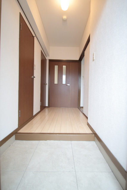 玄関　※別室の参考写真の為、現況優先です。