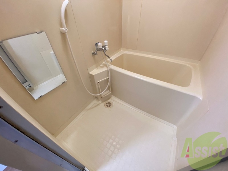 バス・シャワールーム　お風呂になります。一日の疲れを癒してくださいね。