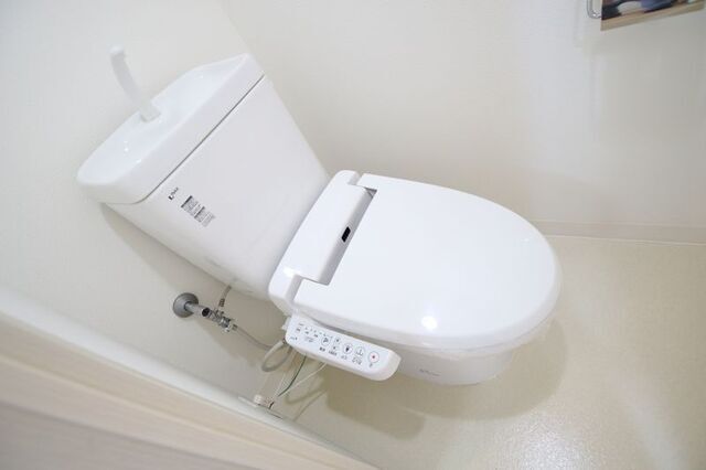 トイレ　※別室の参考写真の為、現況優先です。