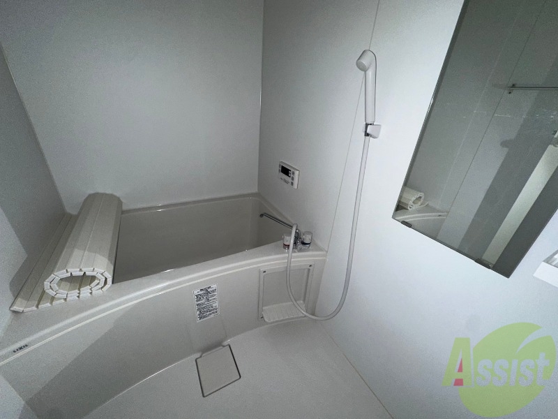 バス・シャワールーム　浴室乾燥が付いているので雨の日も洗濯物を乾かせます。