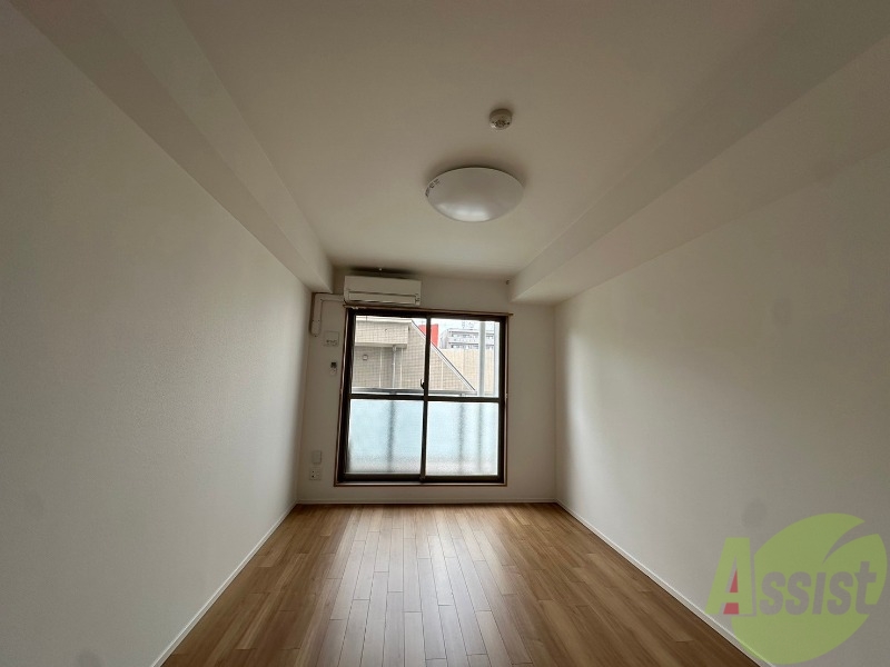 居室・リビング　７．６帖の洋室です。フローリングで落ち着いた感じのお部屋です