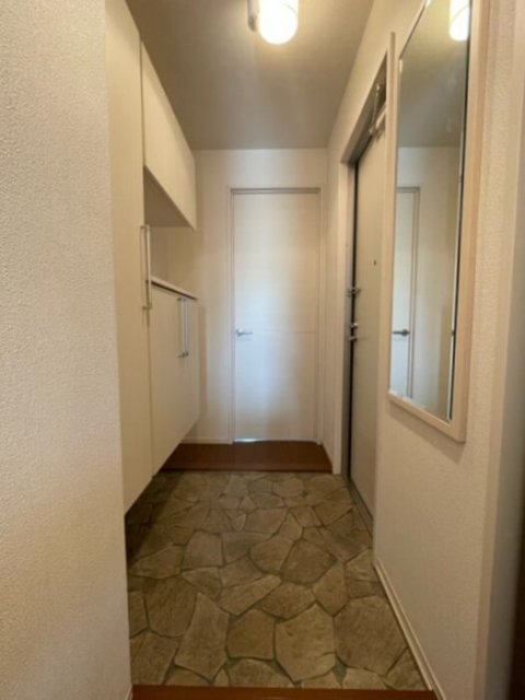 玄関　同物件別号室の写真です。