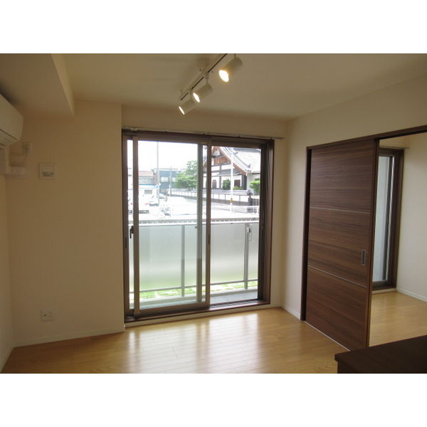 居室・リビング　※同物件他部屋写真 反転の場合有