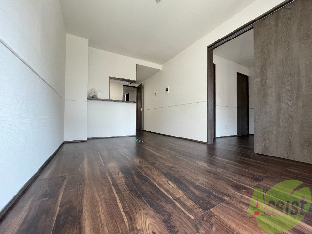 居室・リビング　陽当たりが良く、広々としており過ごしやすそうです。