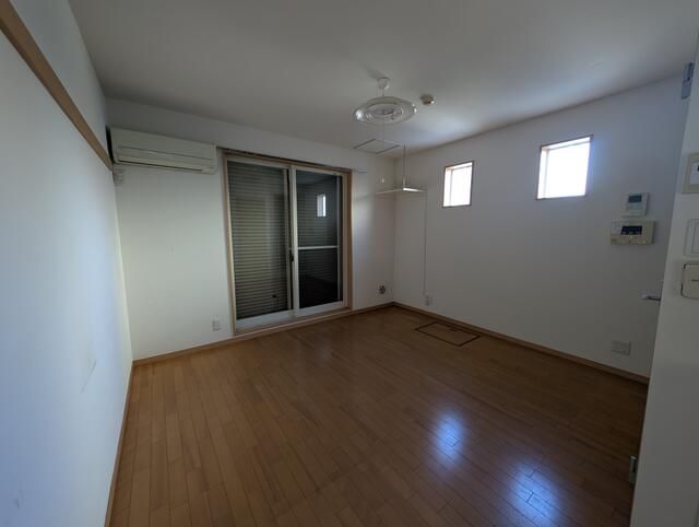 居室・リビング　■エアコン■24時間換気システム■ダウンライト