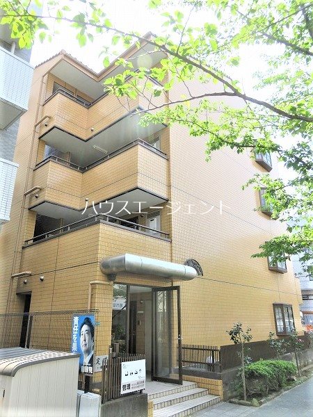 建物外観　タイル張りのオシャレな外観です