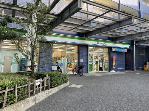 コンビニ　ファミリーマート 勝どき三丁目店（コンビニ）まで20m