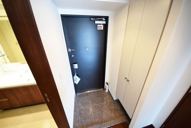 玄関　お問合せは(株)タウンハウジングレジデンス事業部　赤坂店・…