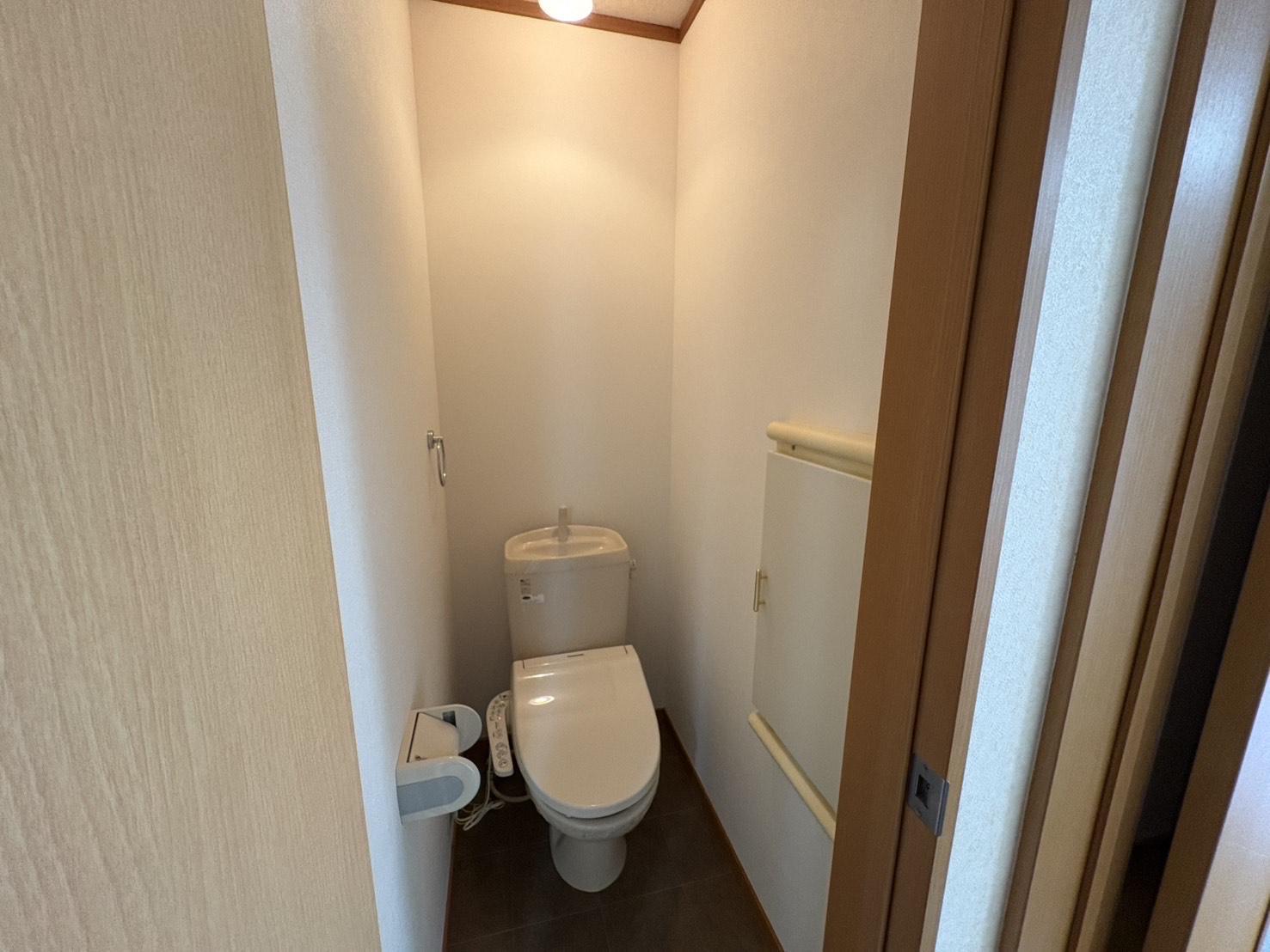 トイレ　温水洗浄便座完備です！