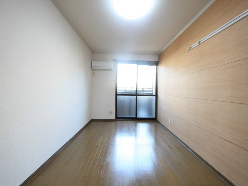 バルコニー　洋室7.5帖　南面バルコニー　エアコン完備