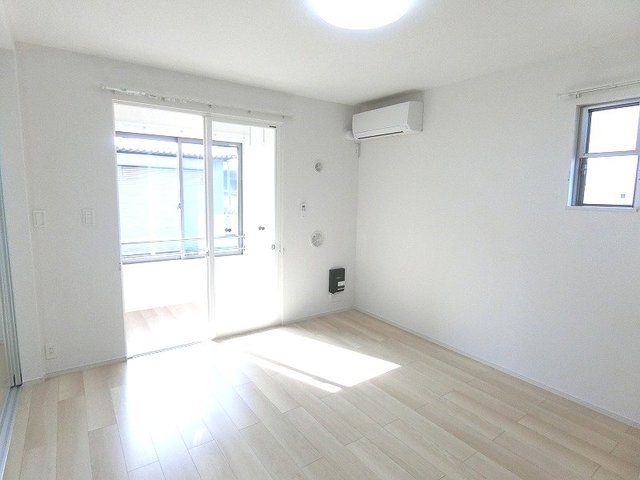 居室・リビング　こちらのリビングで趣味の時間をお楽しみください