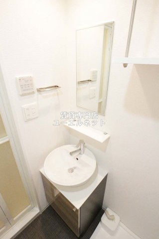 洗面設備　清潔感ある独立洗面台で毎日気持ちよく♪