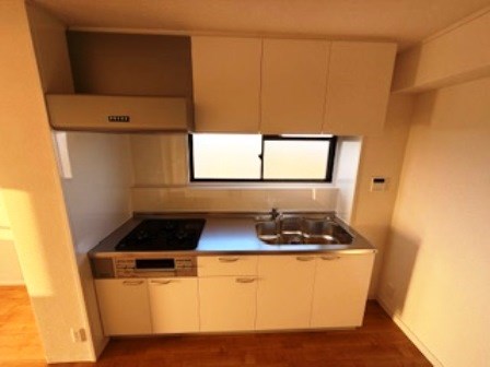 キッチン　キッチン窓は角部屋のみ