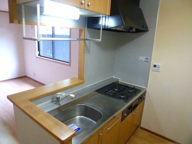 キッチン　3口コンロの対面キッチンです。