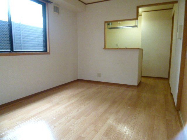 居室・リビング　明るいリビングです。