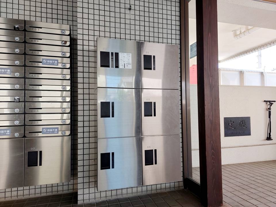 エントランス　宅配ボックス