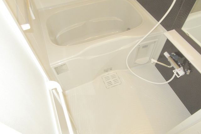 バス・シャワールーム　清潔感のあるバスルームで1日の疲れも流せます♪