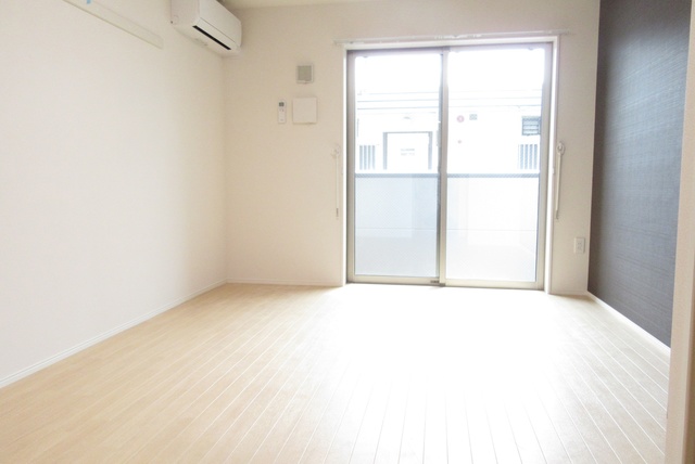 居室・リビング　アクセントクロスがオシャレな洋室です♪