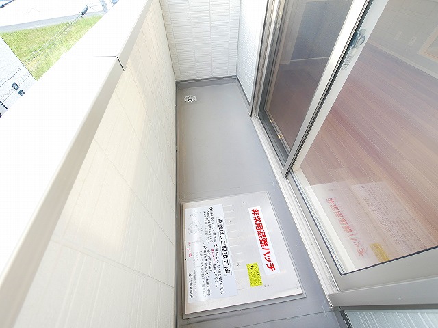 バルコニー　暖かな日差しのふりそそぐバルコニー